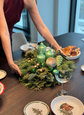 Christmas Arrangements: the Warmth of the Winter Holidays