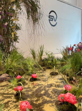 XOstudio FLOWERS a creat o grădină de primăvară în spațiul Land Rover din Chișinău