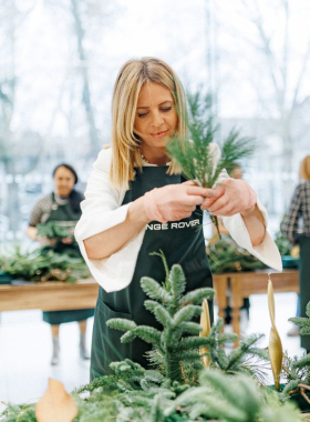 How XOstudio FLOWERS and Range Rover Create a Festive Atmosphere