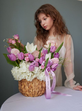 Delightful retro in baskets of flowers