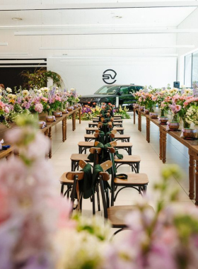 XOstudio FLOWERS a creat o grădină de primăvară în spațiul Land Rover din Chișinău