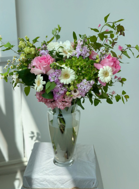 Vases and accessories: the art of complementing