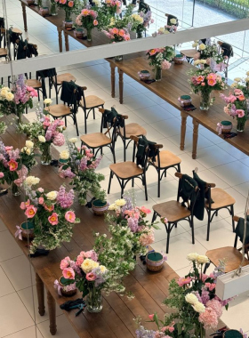 XOstudio FLOWERS a creat o grădină de primăvară în spațiul Land Rover din Chișinău