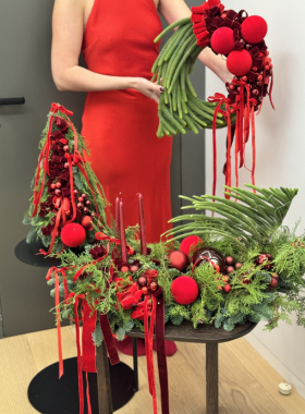 Christmas Arrangements: the Warmth of the Winter Holidays