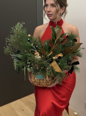 Christmas Arrangements: the Warmth of the Winter Holidays