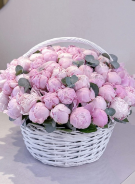 Un buchet de flori la cafeaua de dimineață: când ziua începe frumos