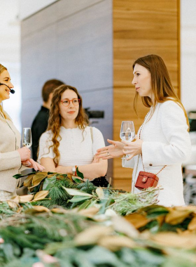 How XOstudio FLOWERS and Range Rover Create a Festive Atmosphere