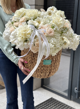 Flowers in Baskets and Boxes: Choosing the Perfect Gift