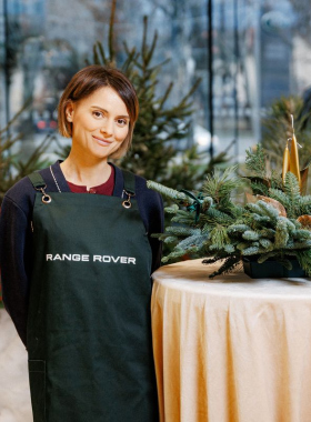 How XOstudio FLOWERS and Range Rover Create a Festive Atmosphere