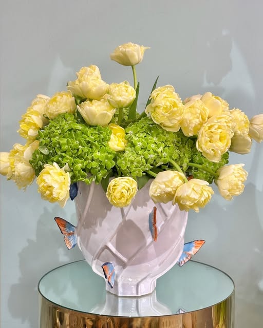 Купить свежие весенние цветы в Кишинёве