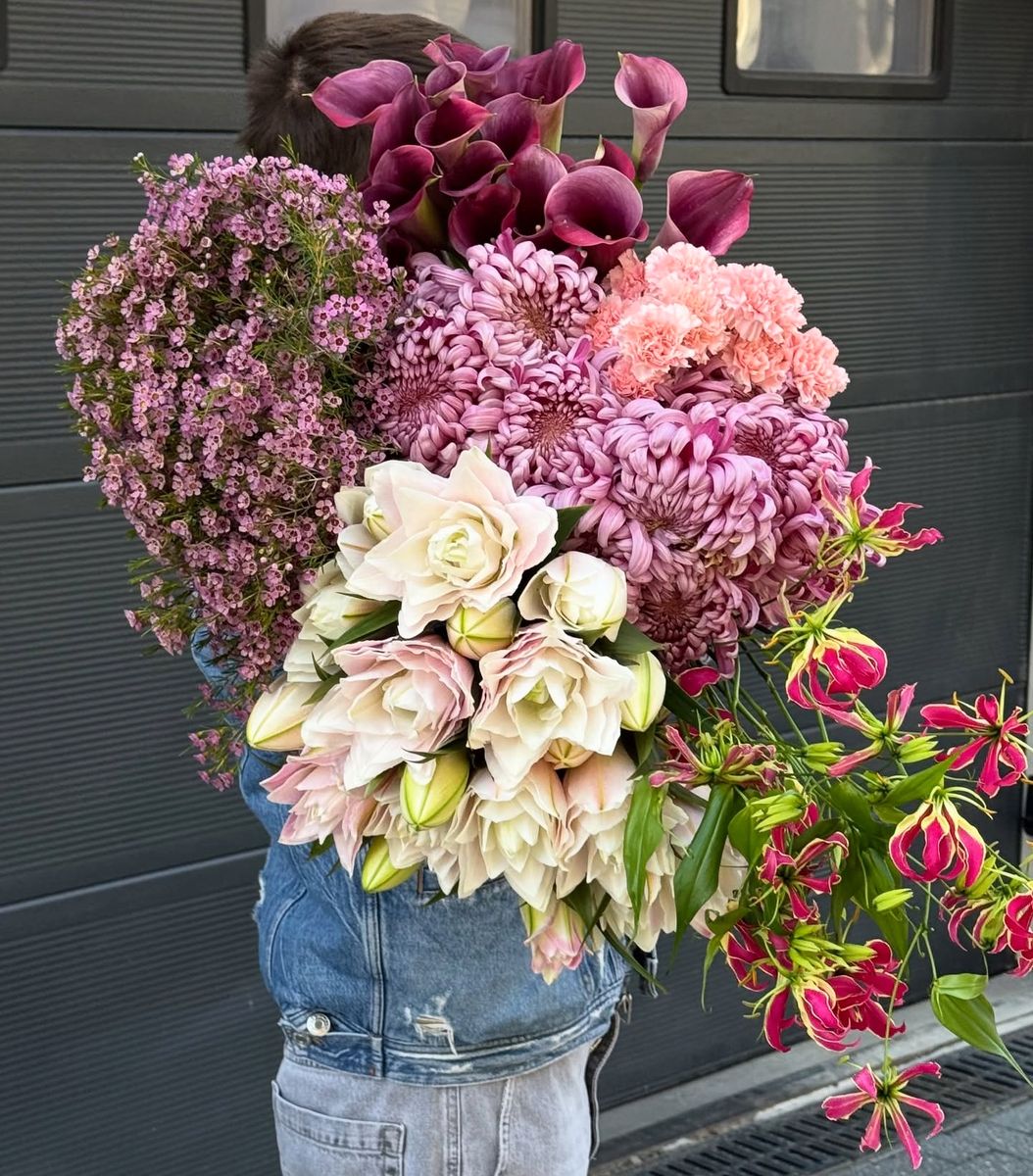 Fresh flowers in bouquets and original arrangements with delivery in Chisinau, XOstudio FLOWERS.