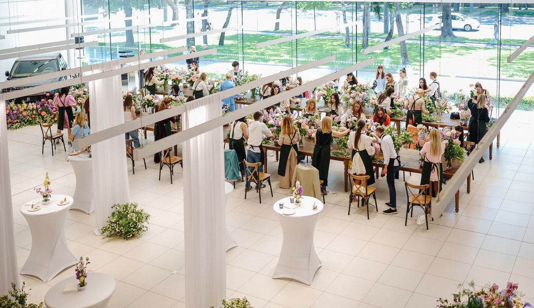Masterclass de floristică pentru doamnele dragi - clientele Land Rover din Chișinău.