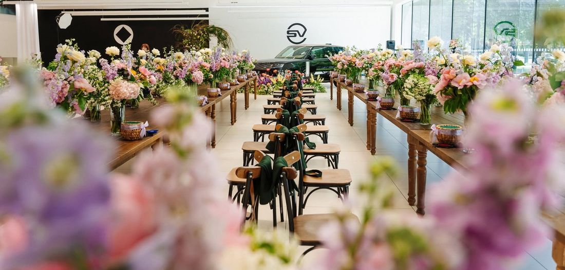 Amenajarea spațiilor de afaceri și estetica florală a evenimentelor.