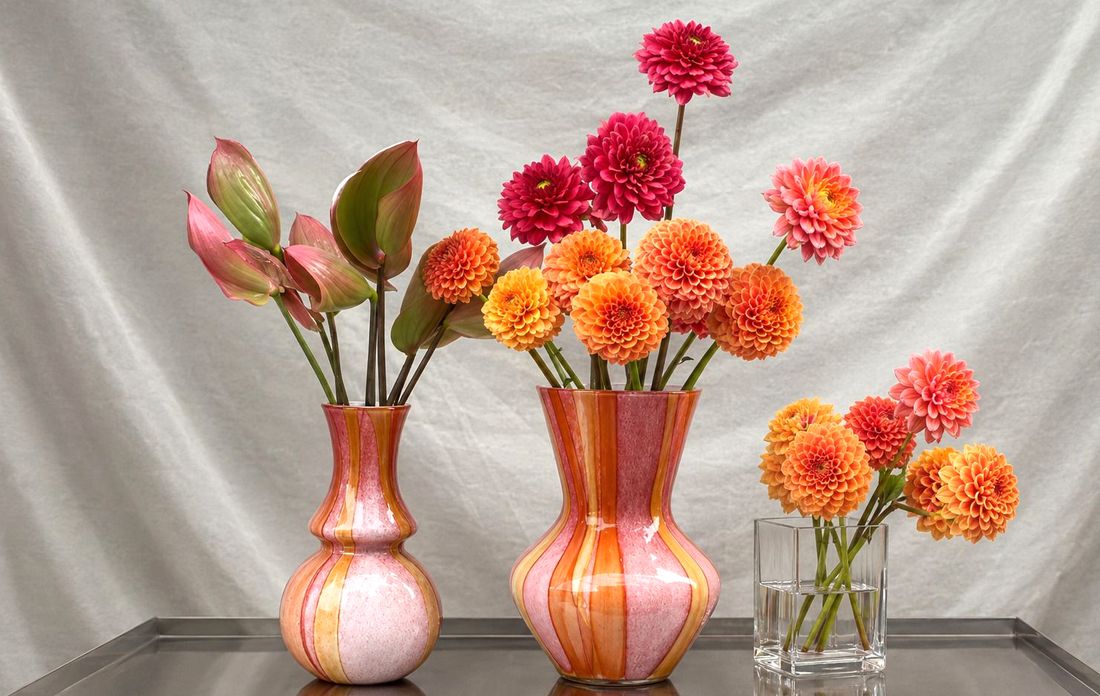 Vases as an additional interior decor accessory; flowers in vases; XOstudio FLOWERS.
