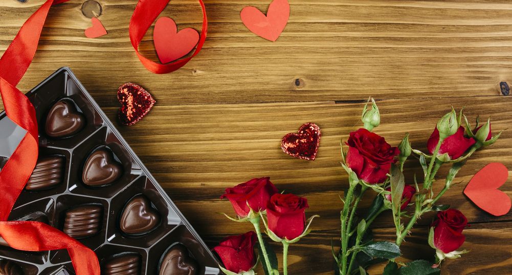 Bouquets of fresh flowers, chocolate and sweets - the perfect gift for your loved ones, xoflowers.md